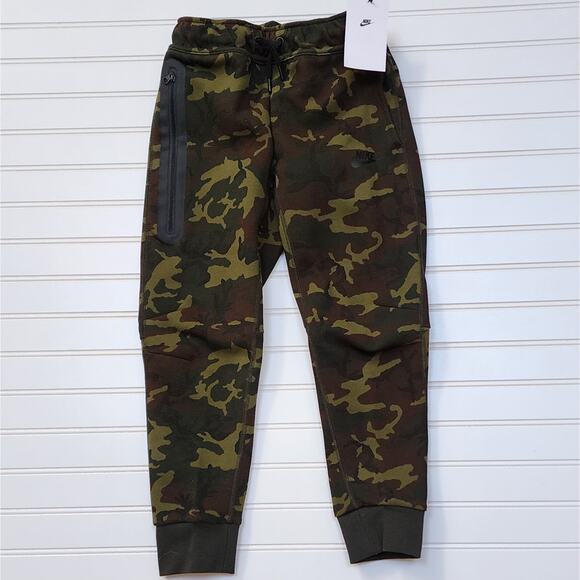 NWT Nike Boys Sportswear Tech Fleece Camo Jogger Pants